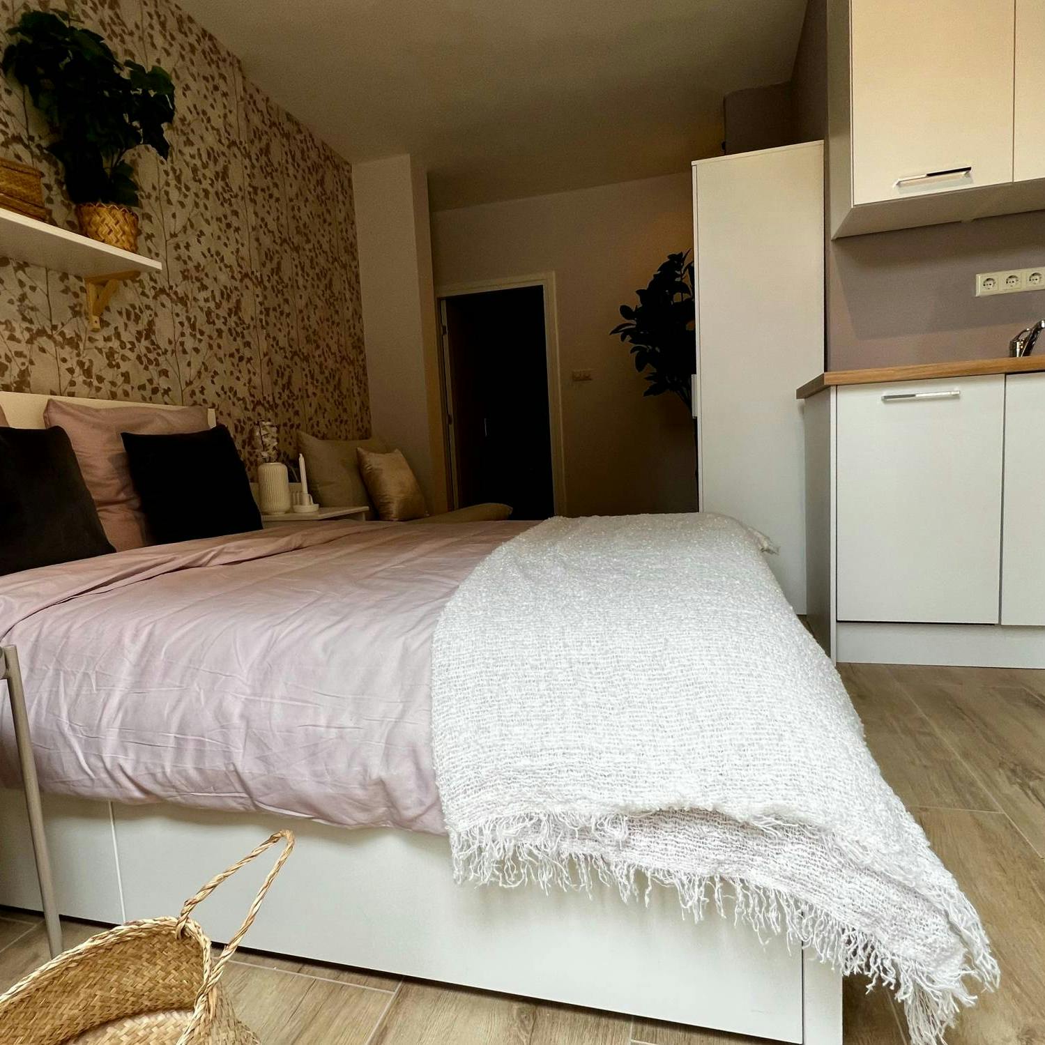 Studio for rent for €830 per month in Rotterdam, Carnisselaan