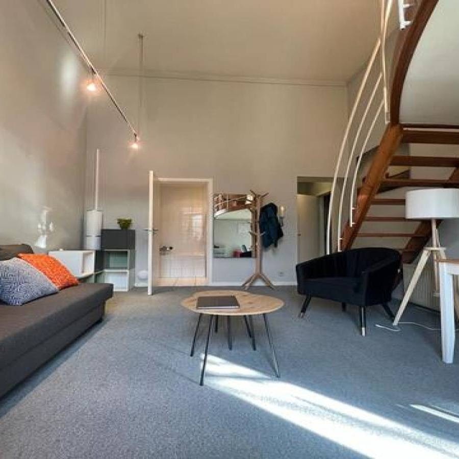 Apartment for rent for €890 per month in Brussels, Rue Royale